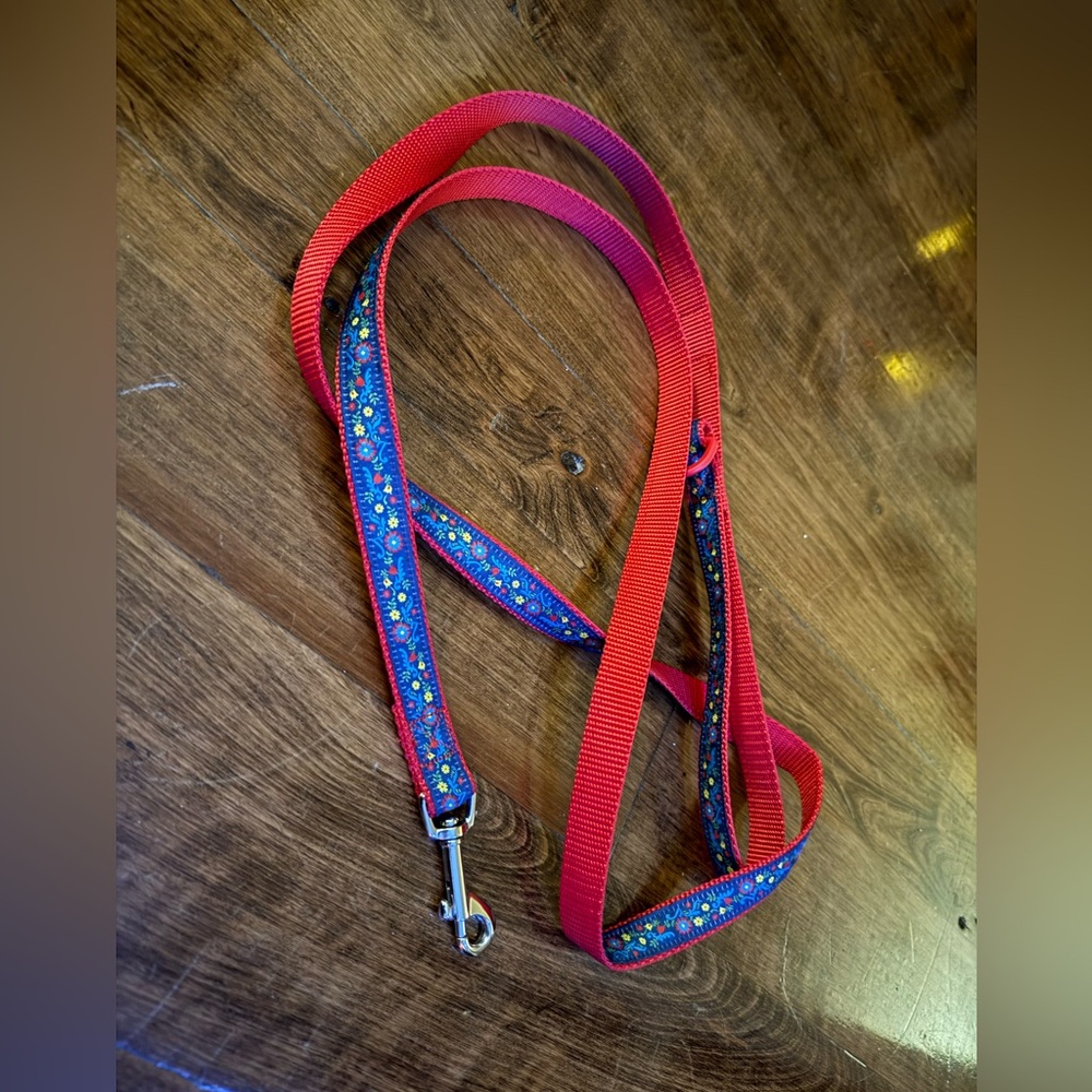 leash pet 75” long floral red/blue RC pets